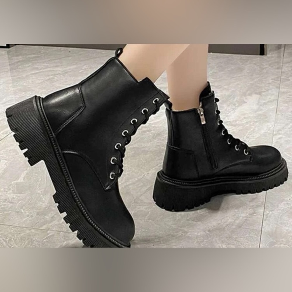 Black Combat Moto Boots Faux-Leather zip/tie/faux-fur Women’s sz 9 9.5 NEW - Picture 3 of 4